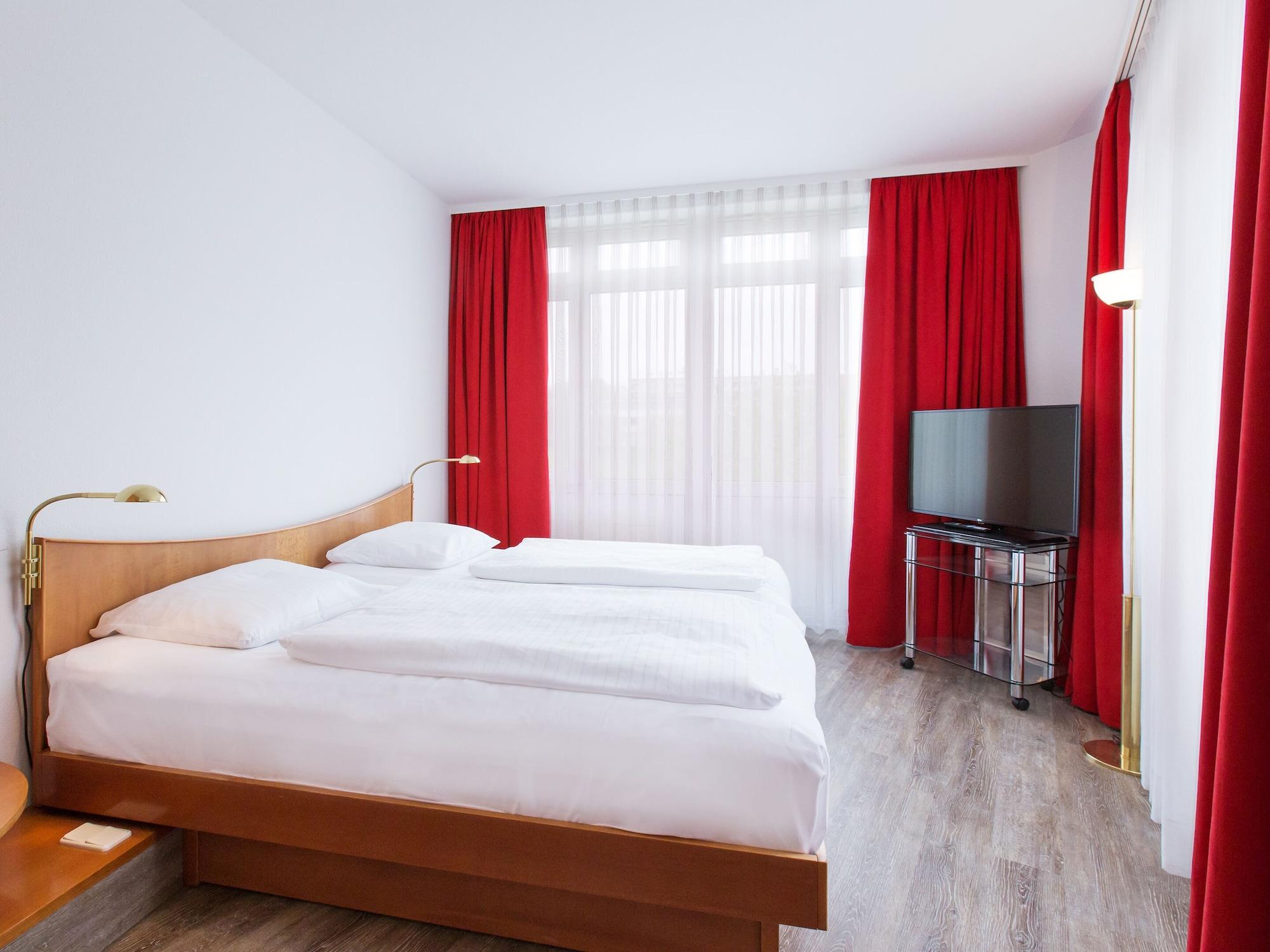 DORMERO Hotel Dresden Airport Buitenkant foto
