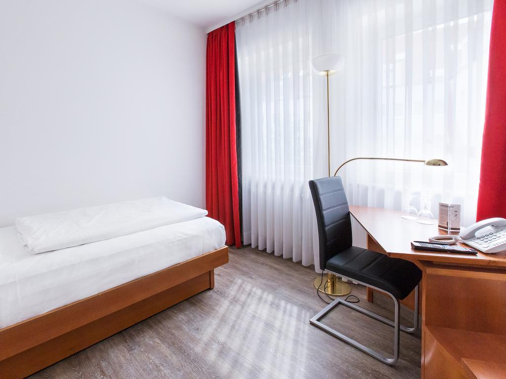 DORMERO Hotel Dresden Airport Buitenkant foto